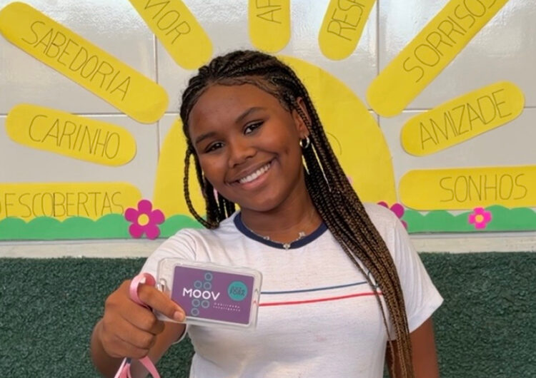 Passe Livre Estudantil: Prefeitura entrega cartões para mais estudantes cadastrados