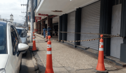 Fiscalização interdita cautelarmente marquise de cinema na Avenida Francisco Bernardino