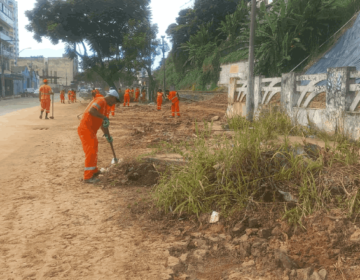 Com mais de 20 caminhões, equipes do Demlurb atuam na limpeza da cidade