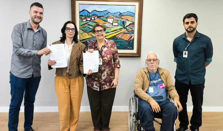 Prefeita assina contratos para construção de UBS no Parque Independência e reforma da unidade do Nova Era