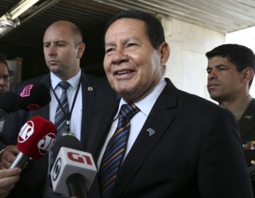 Mourão diz que governo pode convocar militares e ceder ao INSS