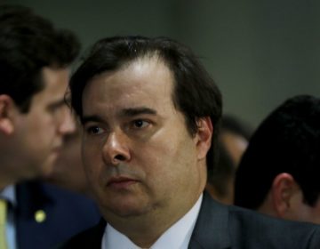 Presidente da Câmara suspende funções de 12 deputados por um ano