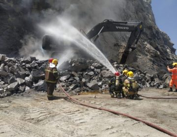 Retroescavadeira pega fogo em maquinário no Linhares
