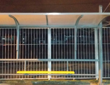 Prefeitura promove implantação de abrigos em pontos de ônibus em toda a cidade